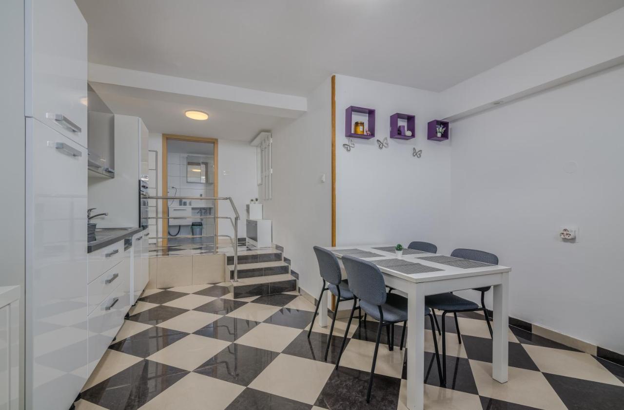 Apartments D Кърк Екстериор снимка